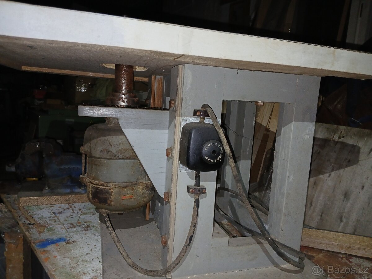 Prodám stolní spodní frézku - 2