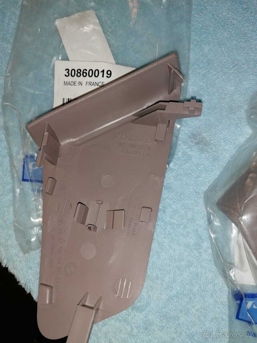 Plast do sedačky na Volvo V 40 - 2