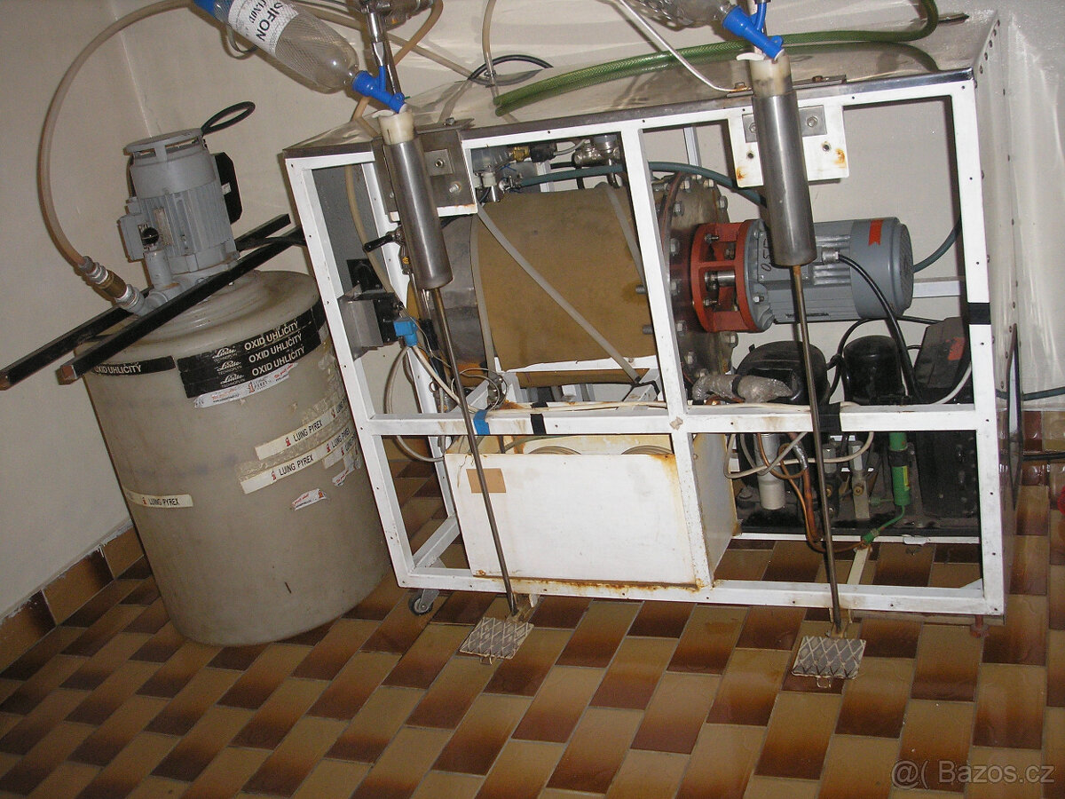 zařízení FO - 100 na výrobu sifonu - 2