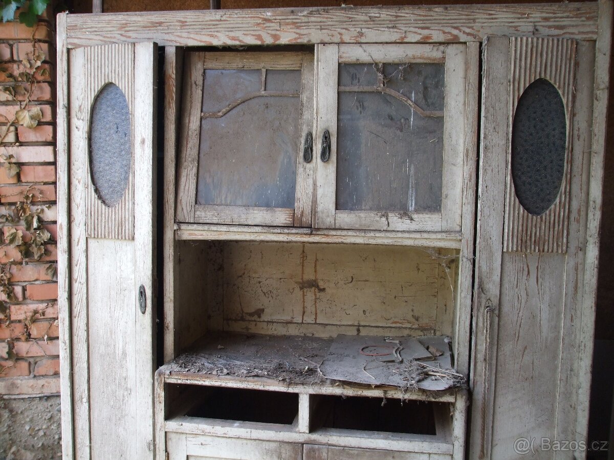 starý kredenc - 2
