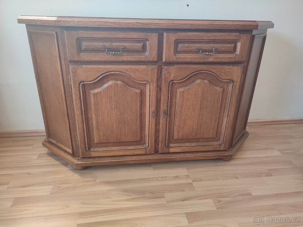 Krásná nízká skříňka - 2