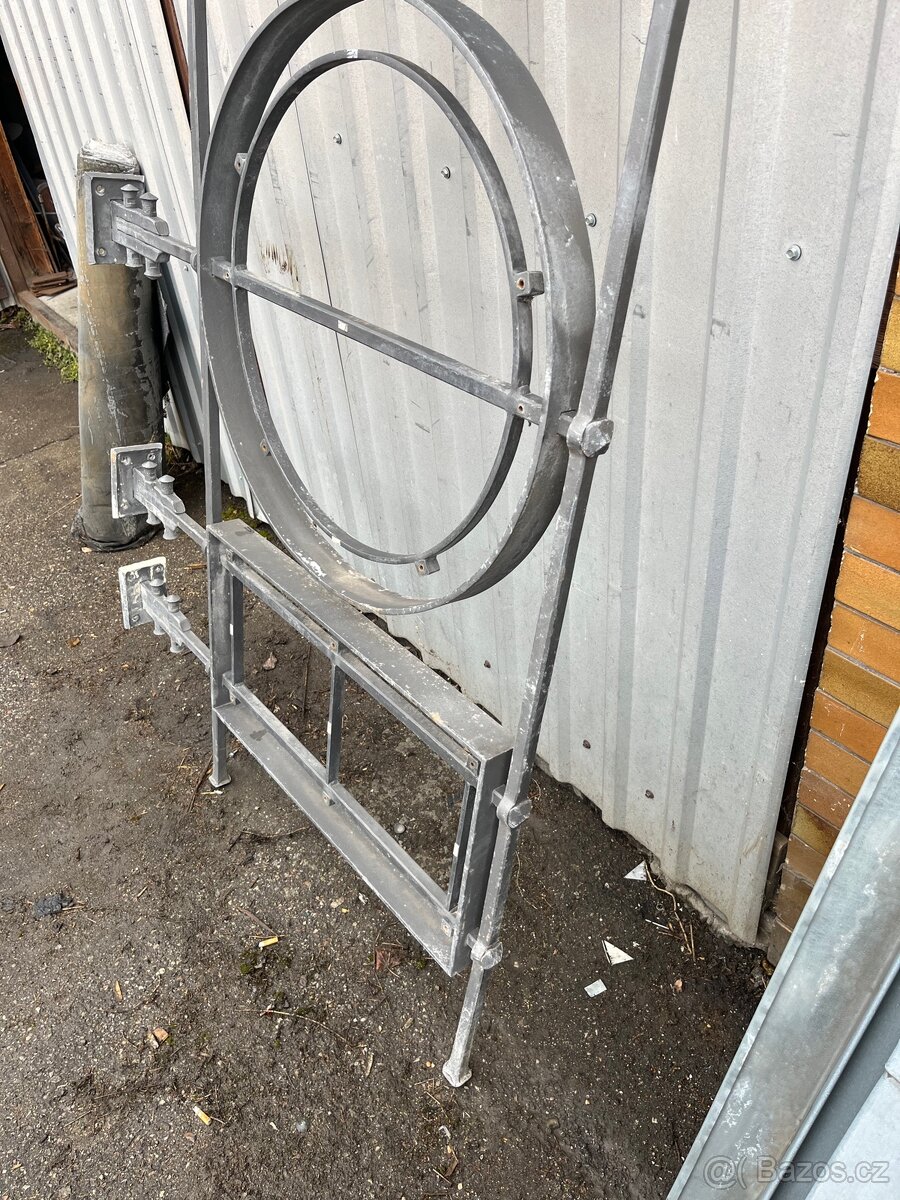 Kovaný reklamní poutač - 2