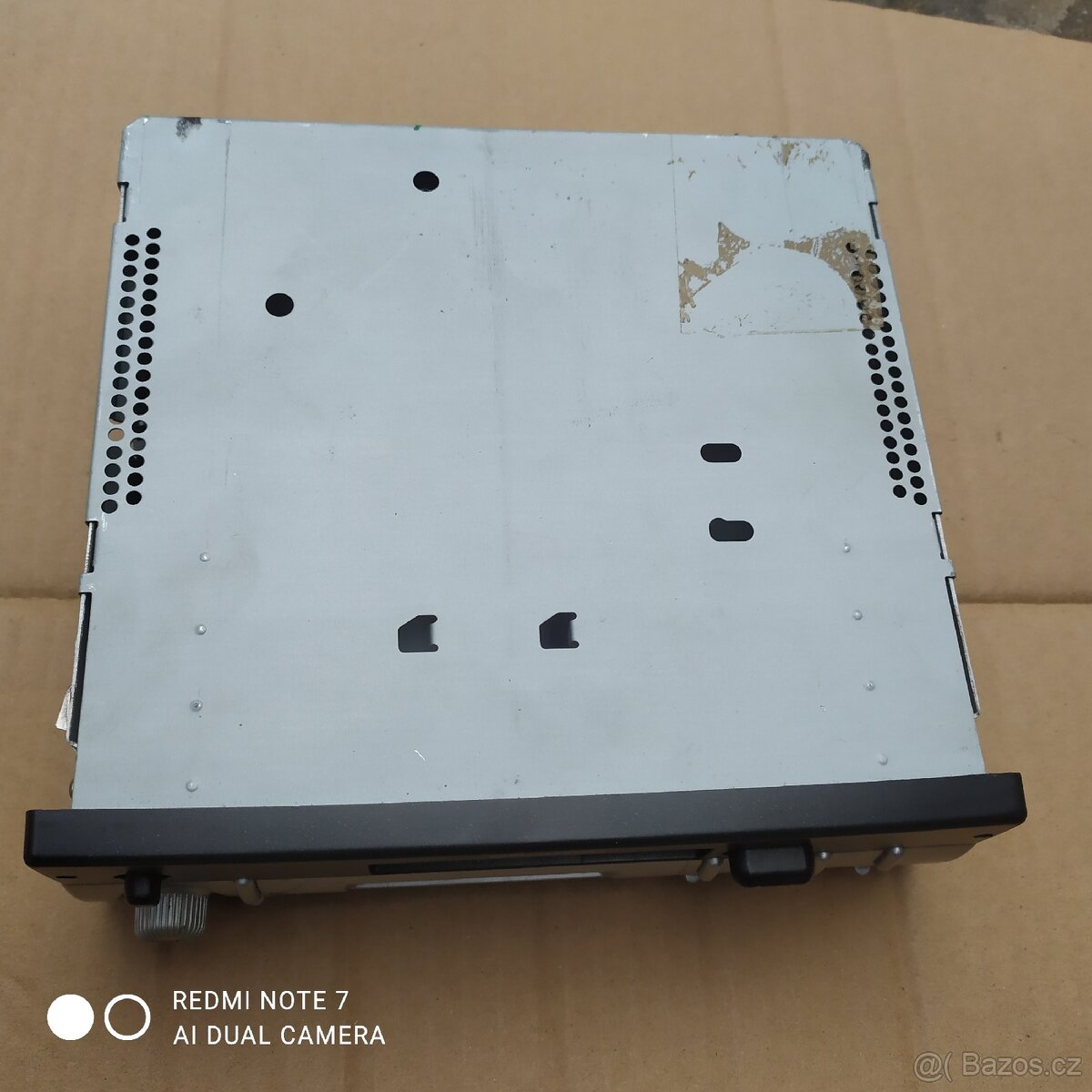 Autorádio-spíše už retro. - 2