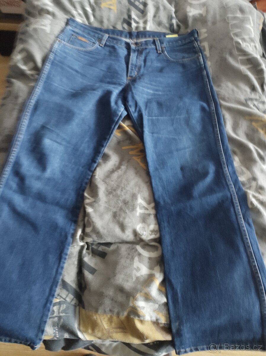 Wrangler Fit Regular - 2