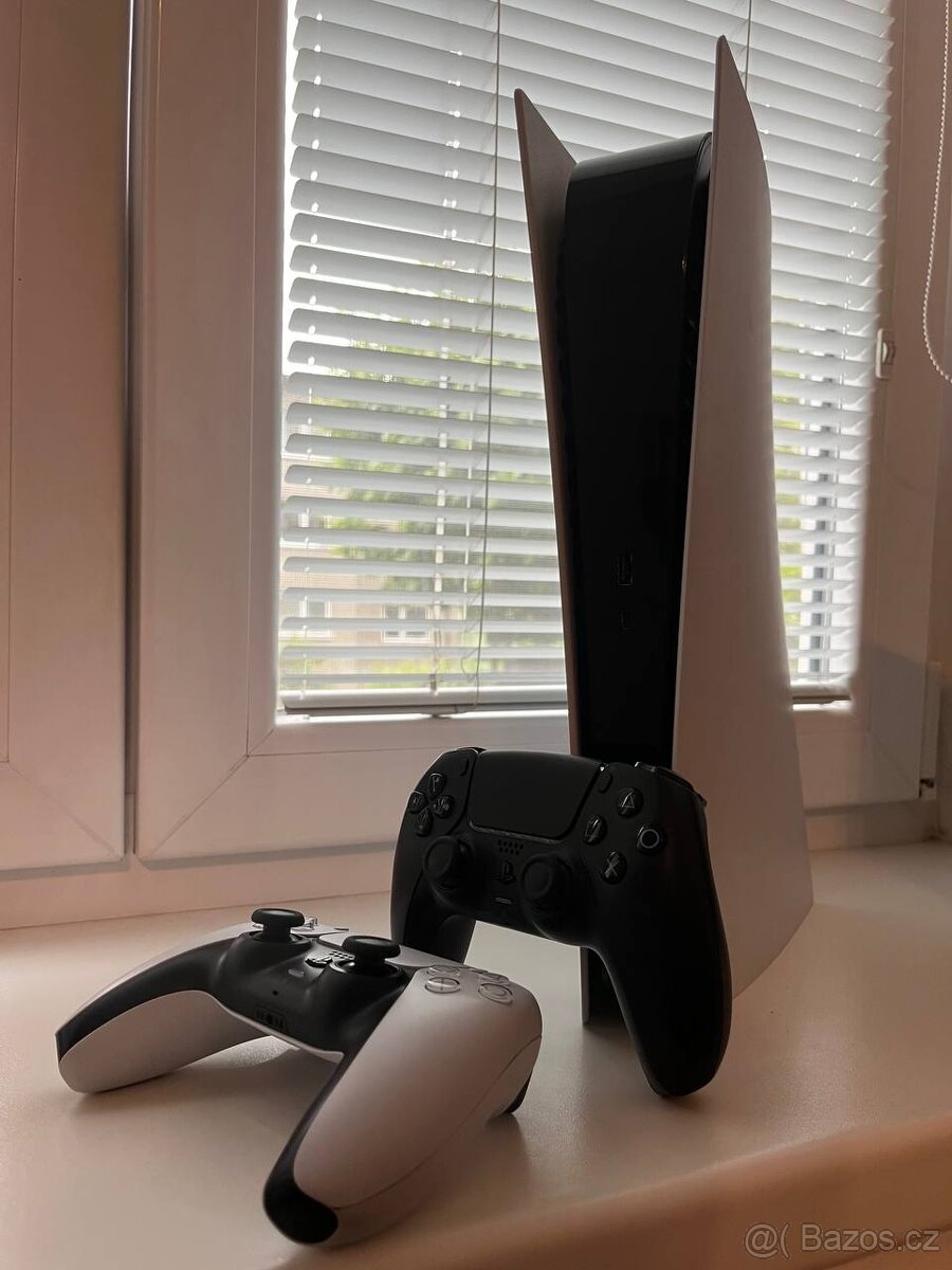 PLAYSTATION 5 + DVA OVLADAČE - 2