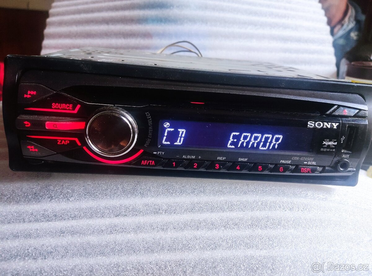 Sony CDX - GT 450U - 2
