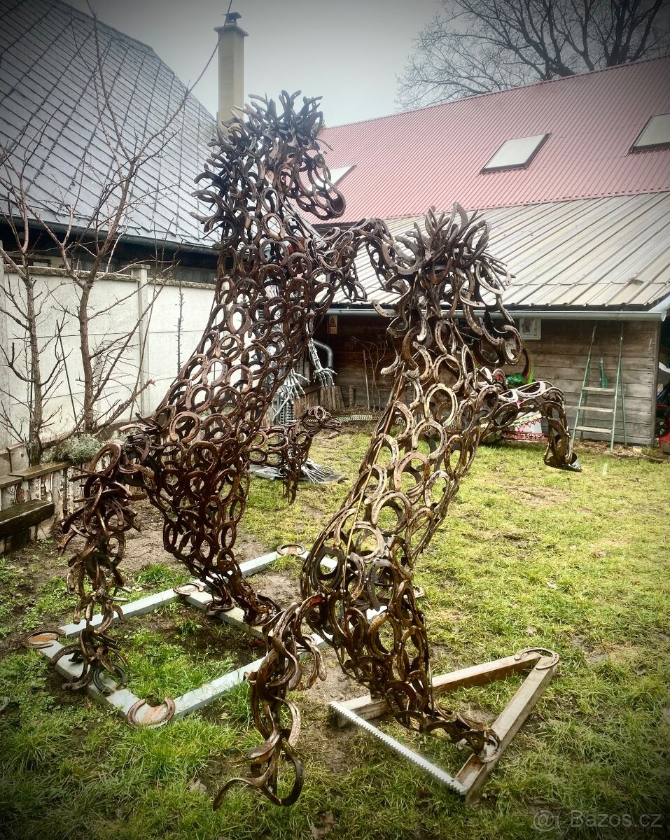 Sochy koní z podkov - 2