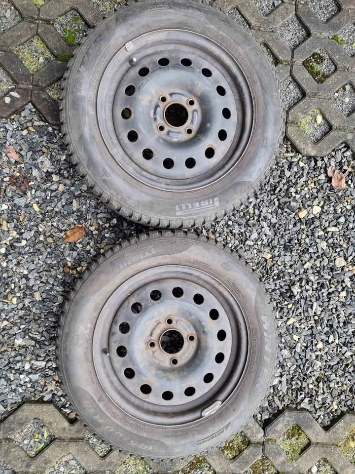 4 zimní pneu s disky 195x60x15,pirelli a barum,4x108 - 2