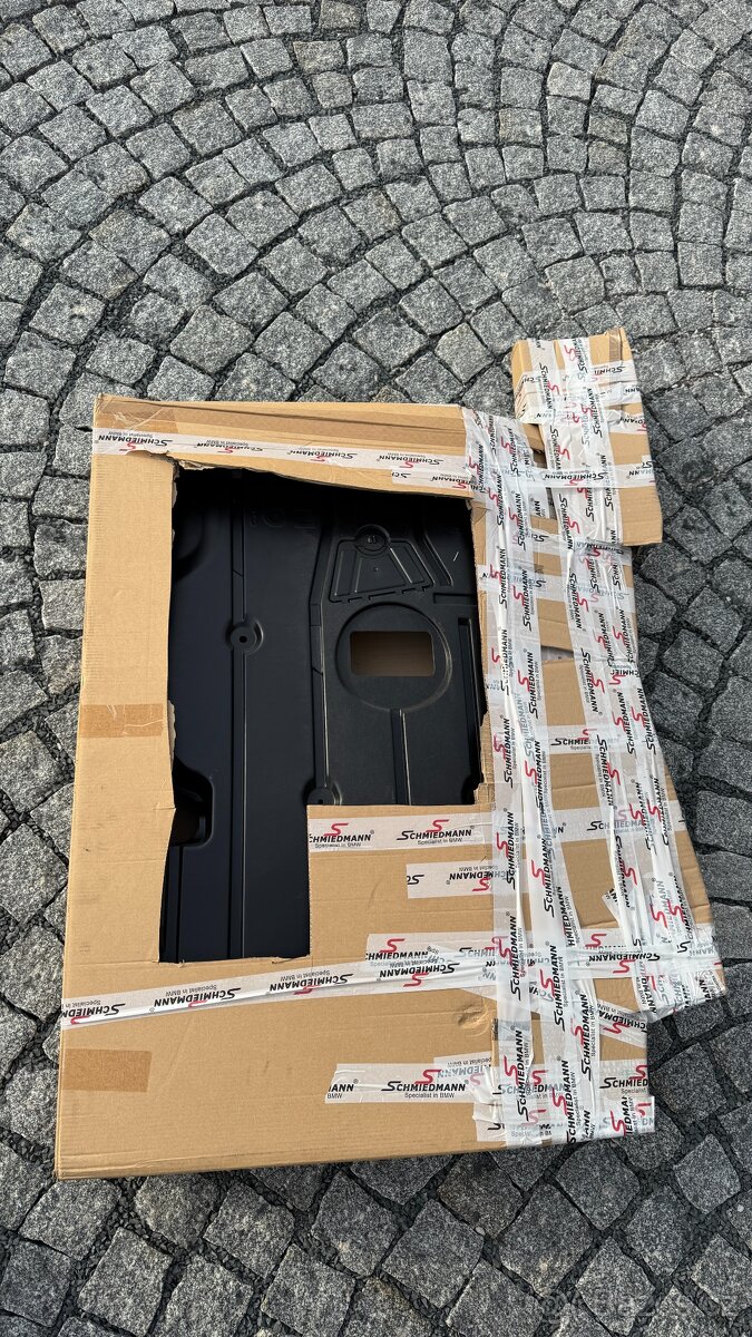 Original kryt motoru BMW E92 M paket ( LCI ) 51758046335 - 2