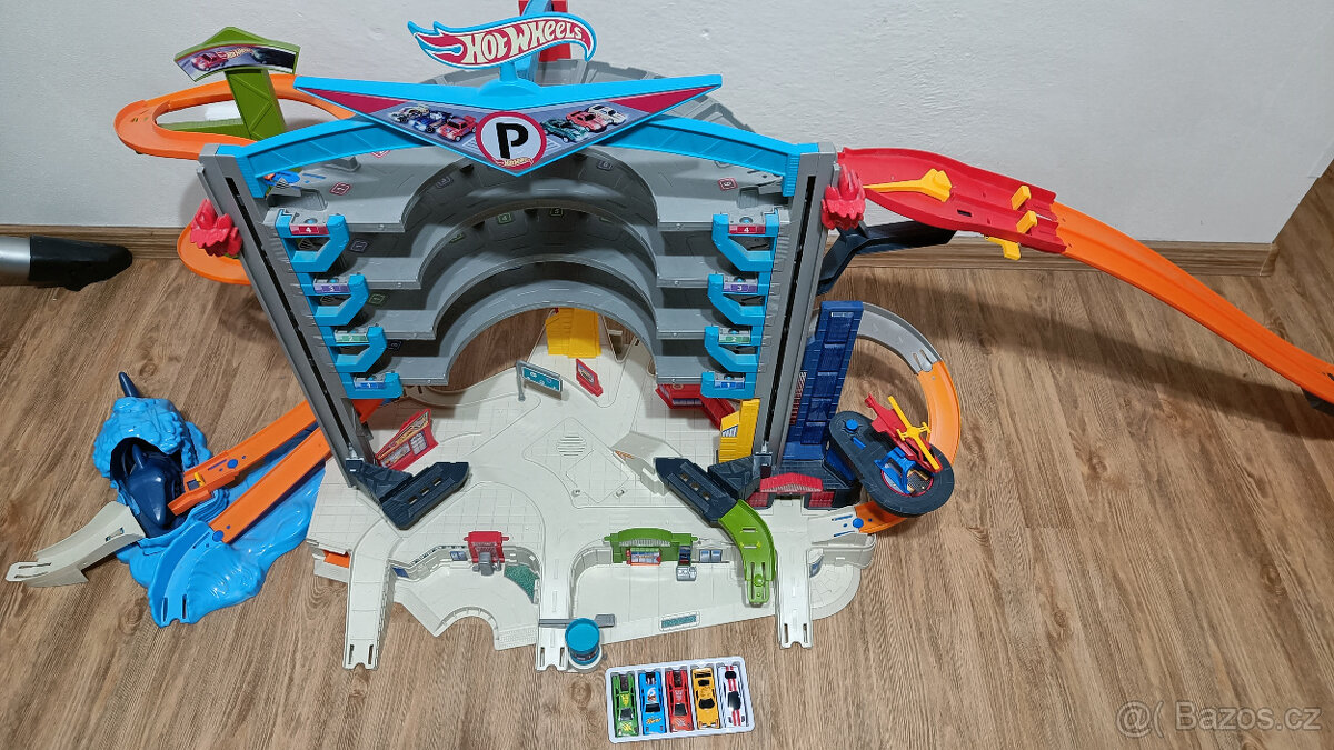 Hot wheels ultimátní mega garaz - 2