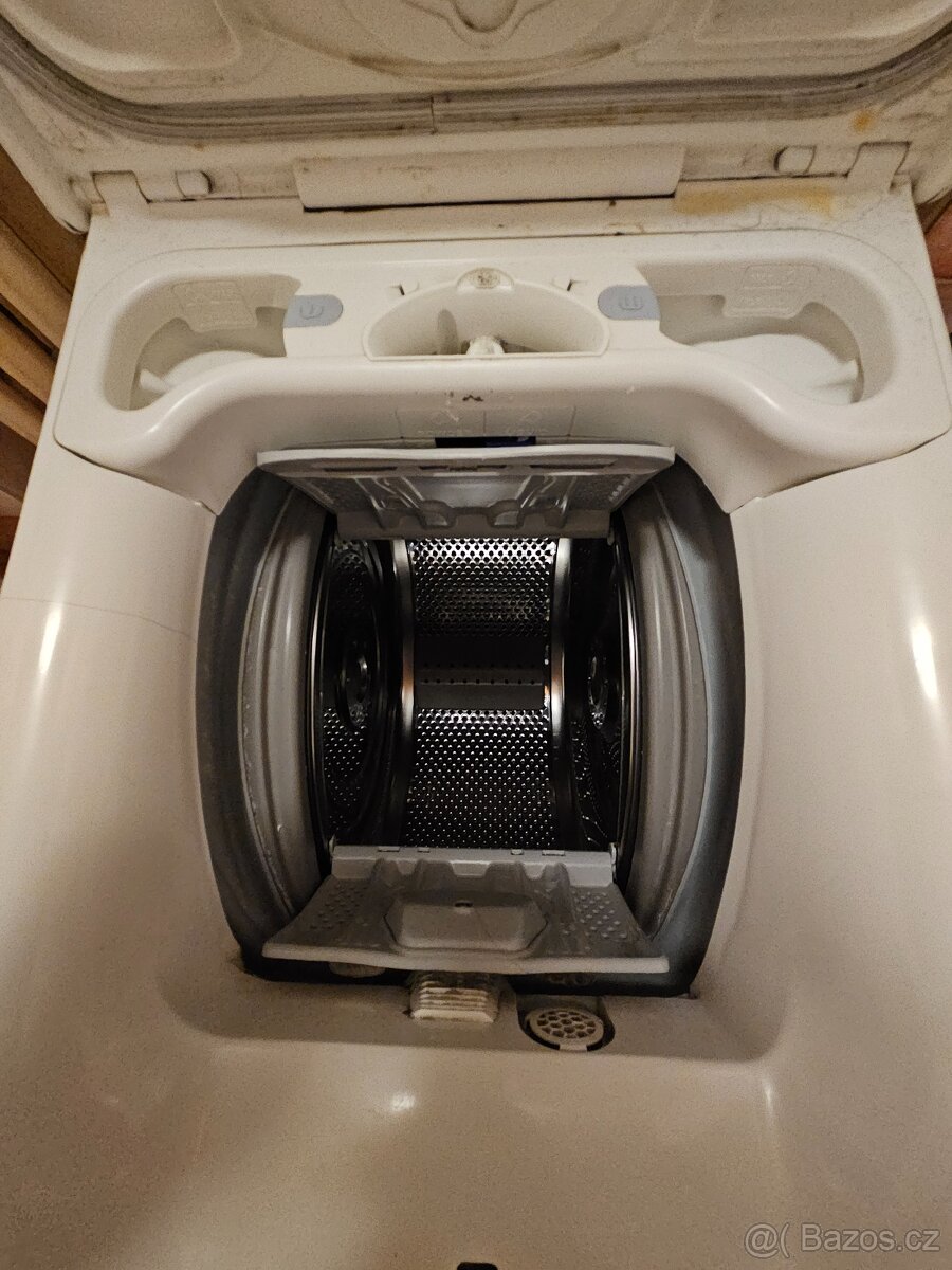Pračka horem plněná. - 2