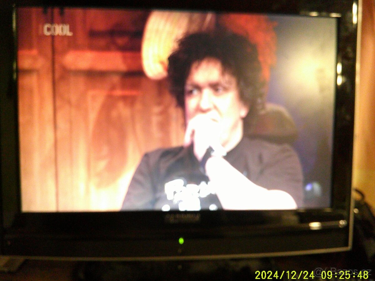 TELEVIZOR TECHNIKA NA 12V I 230V - 2