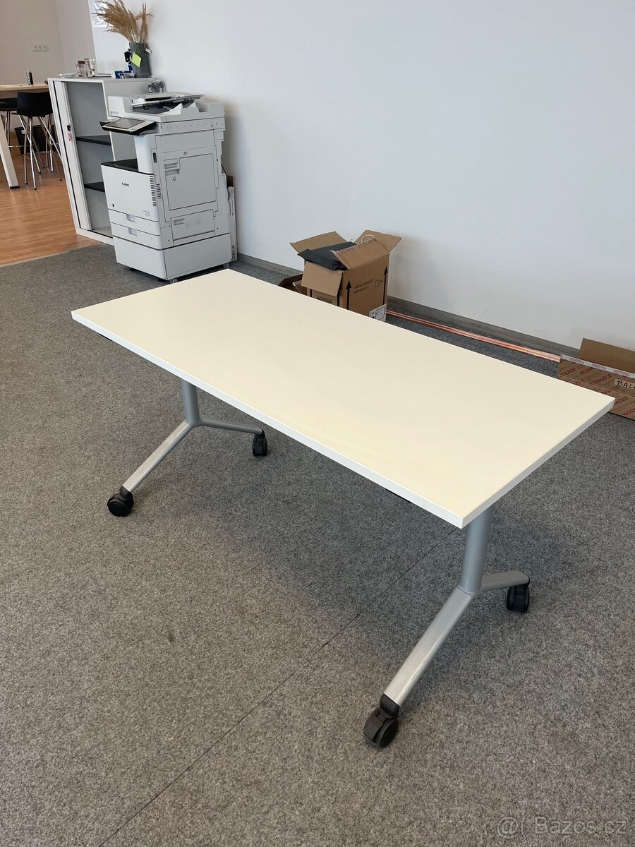 kancelářský stůl bílý (na kolečkách) - 2