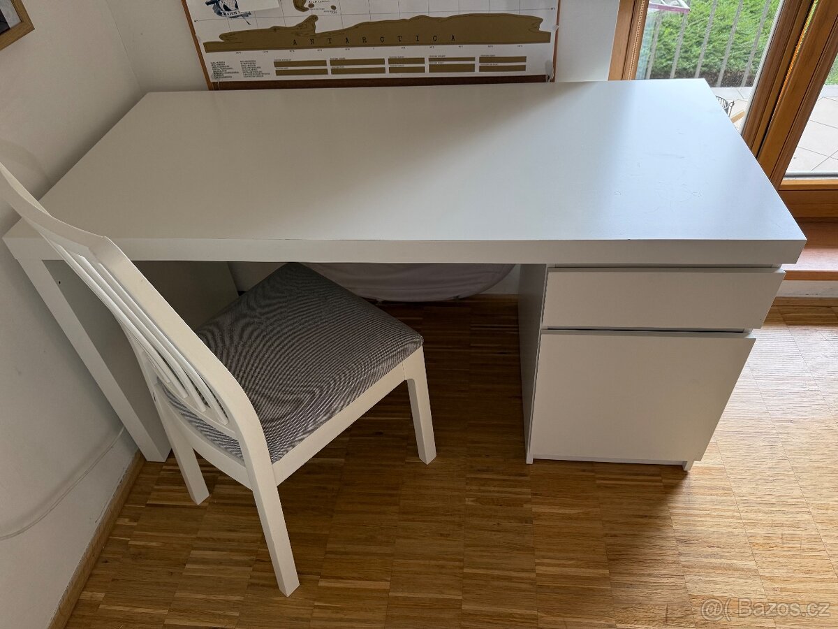 Psací stůl IKEA a židle - 2