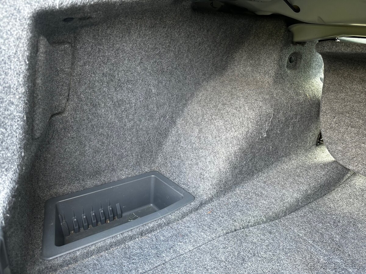 Čalounění kufru BMW E90 - 2