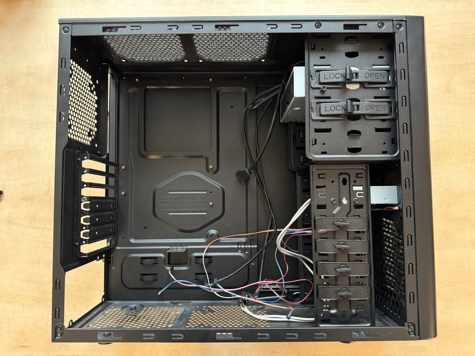 Počítačová skříň Cooler Master Elite 430 černá - 2