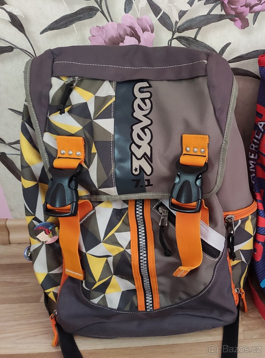 Dvě aktovky a linkované sešity A4 nové - 2