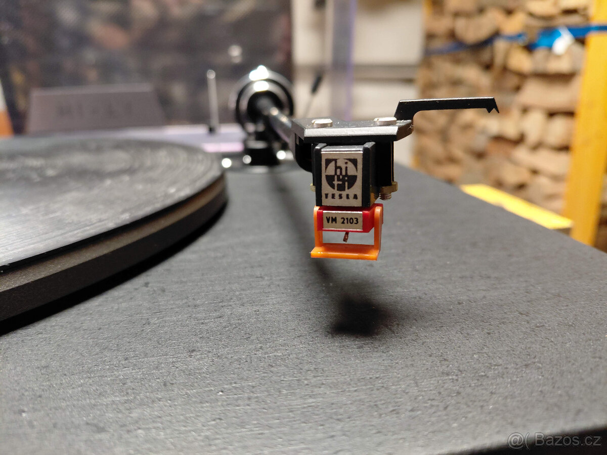 Gramofon TESLA NC 500 - 2