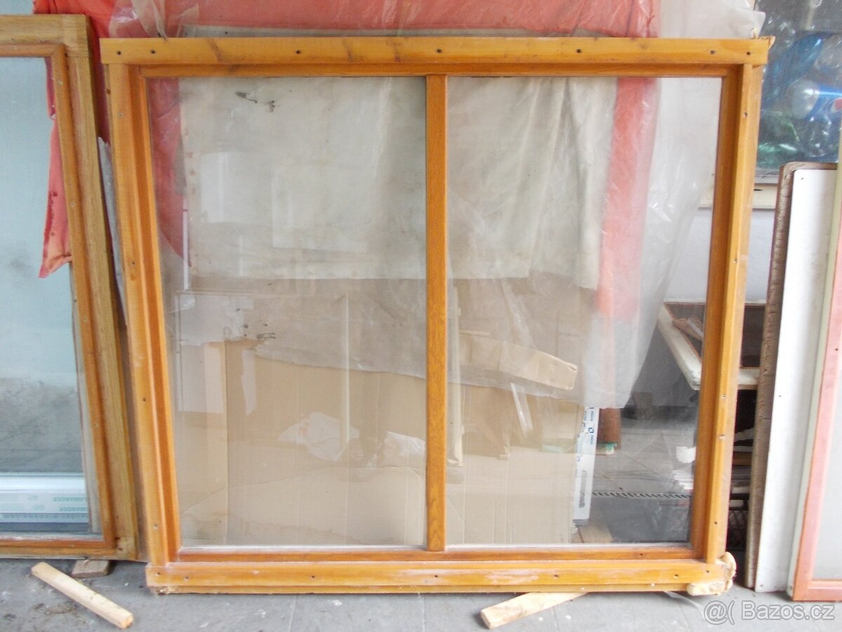 Okno dubové jednoduše pevně zasklené. - 2