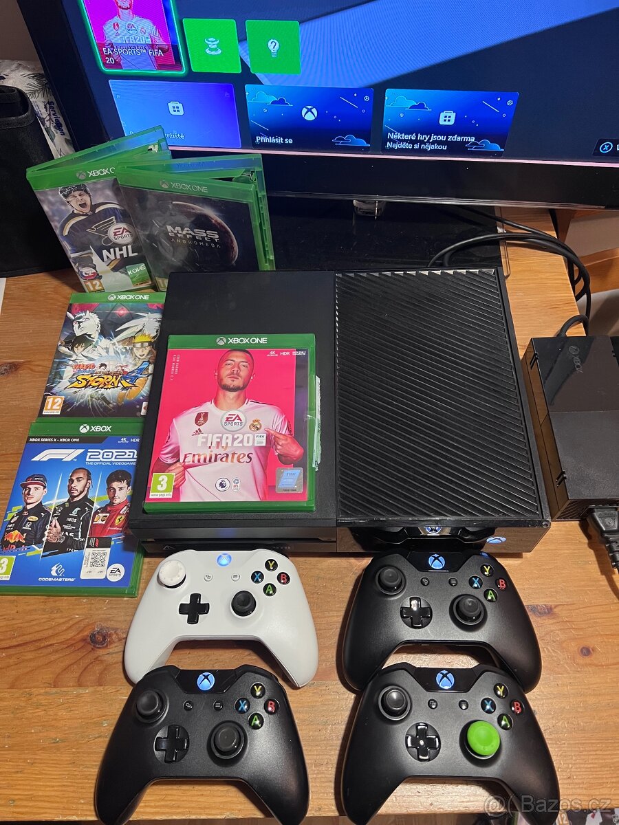 Xbox ONE + 4 ovladače a 5 her - 2