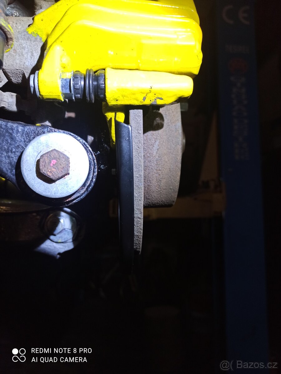 Nové prachové kryty / brzdové štíty Audi A6 Passat B5 - 2