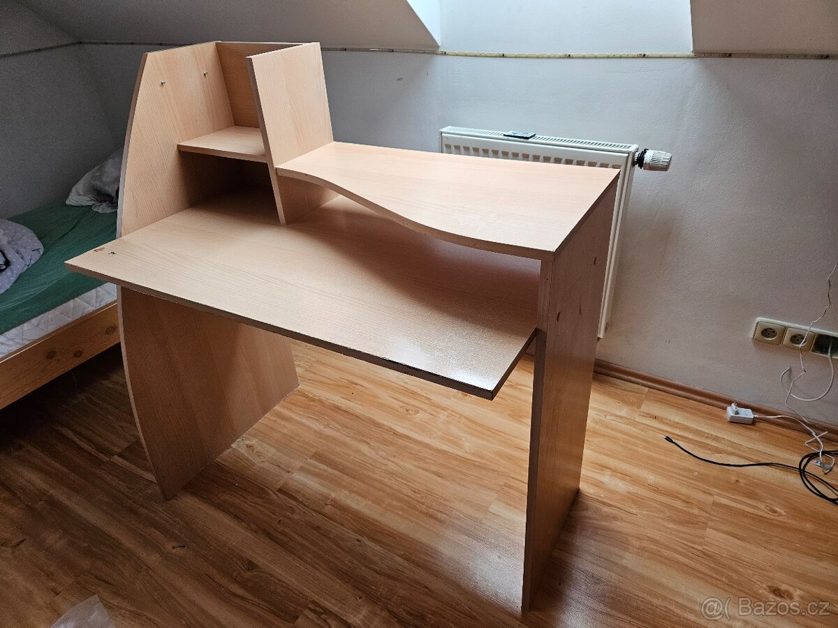 Stůl pod počítač - 2