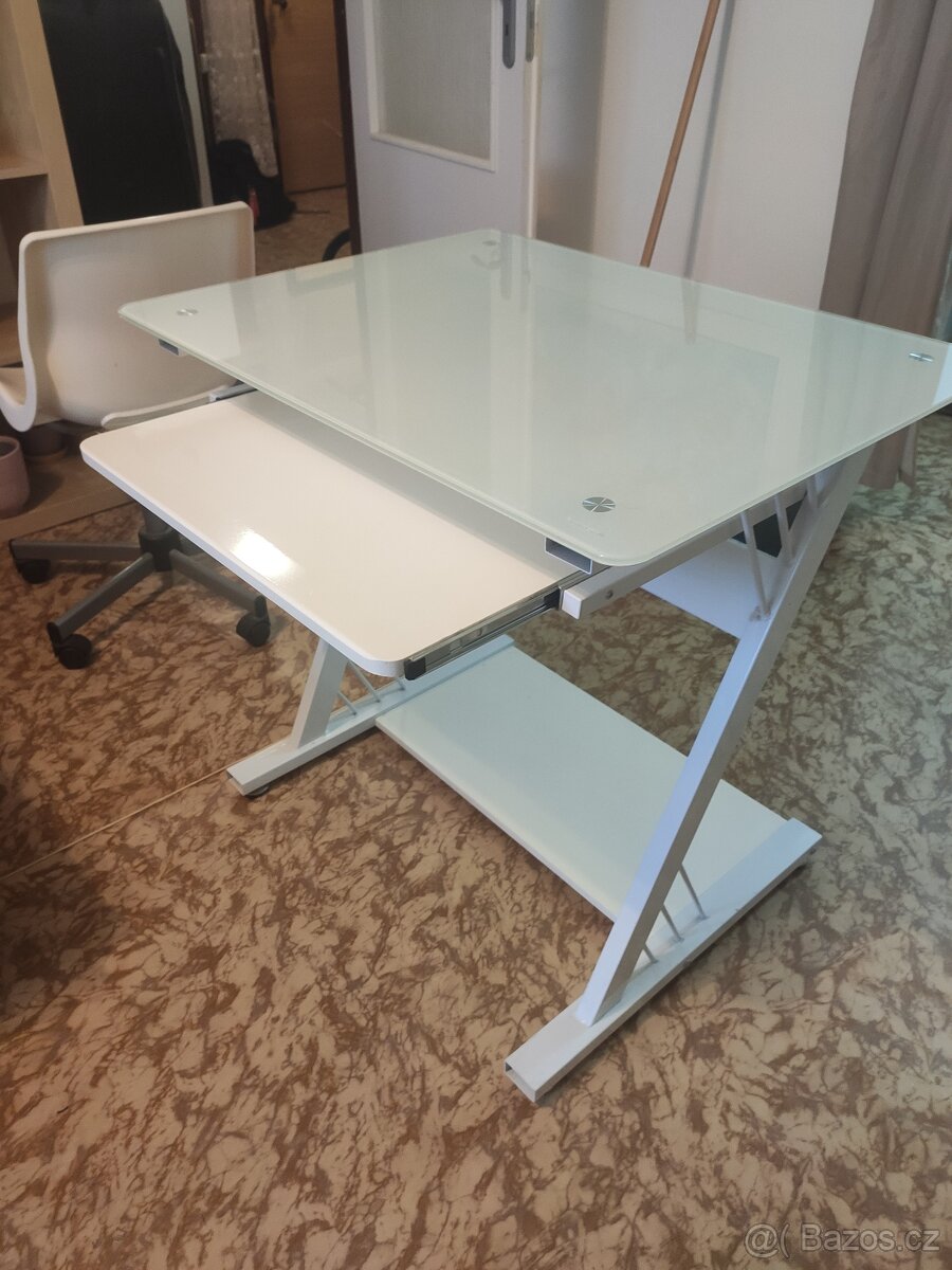 Počítačový stůl - 2