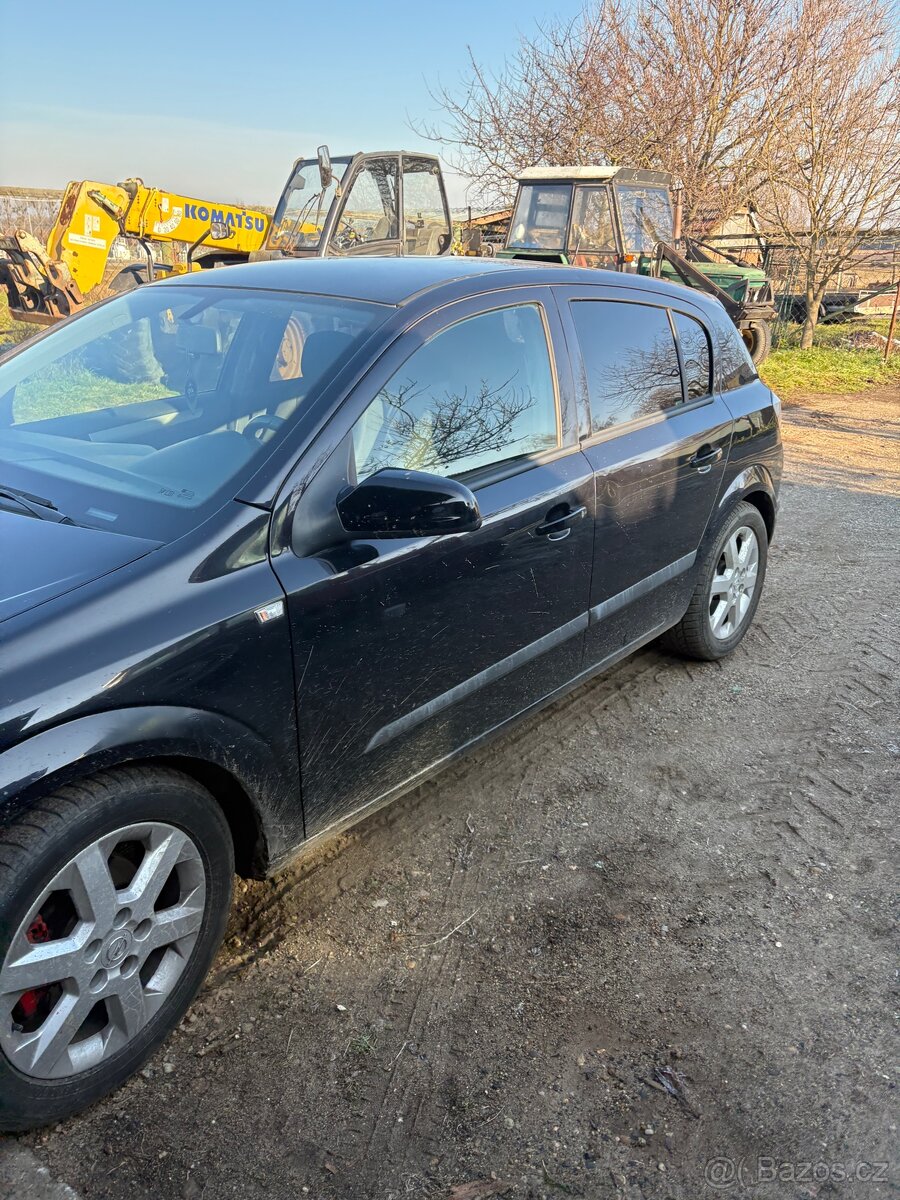 Opel astra h 1.8 benzín 92 kw - 2