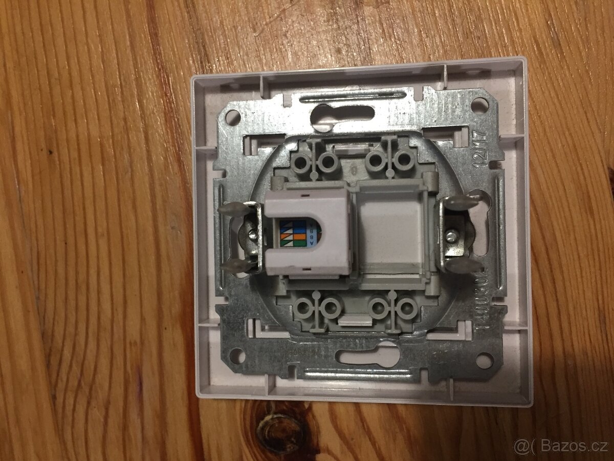 Prodám datovou zásuvku - 2