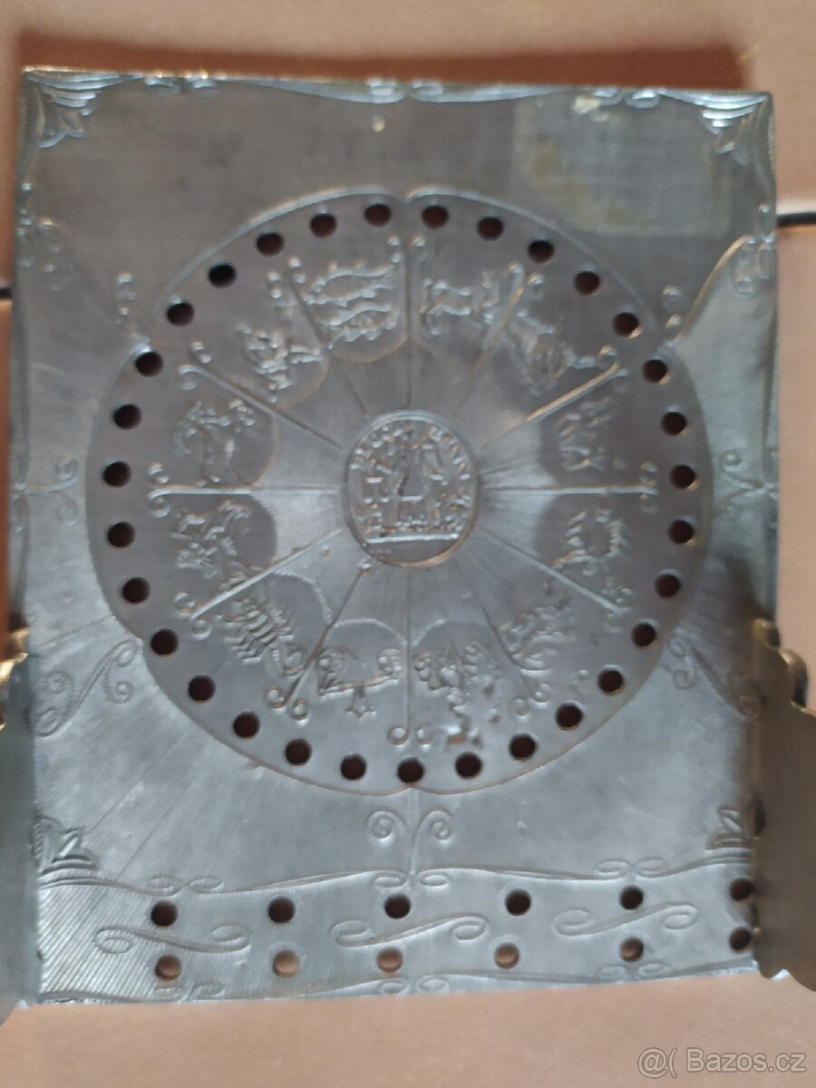 Mayský kalendář, vzadu Zodiak. - 2