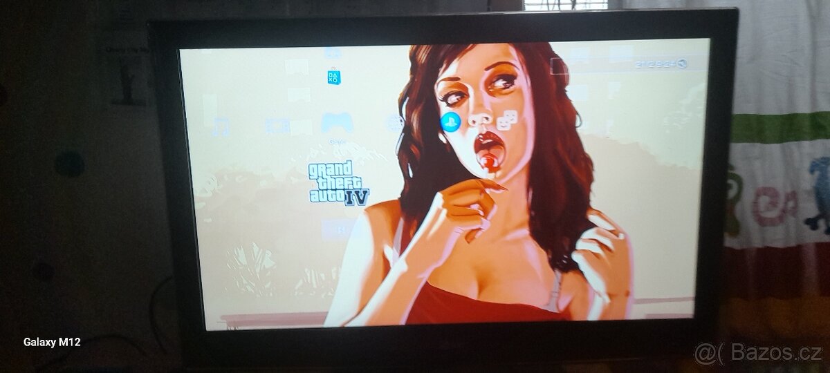 PS3 SUPER SLIM/20HER, 2 OVLADACE ZA PS4 - 2