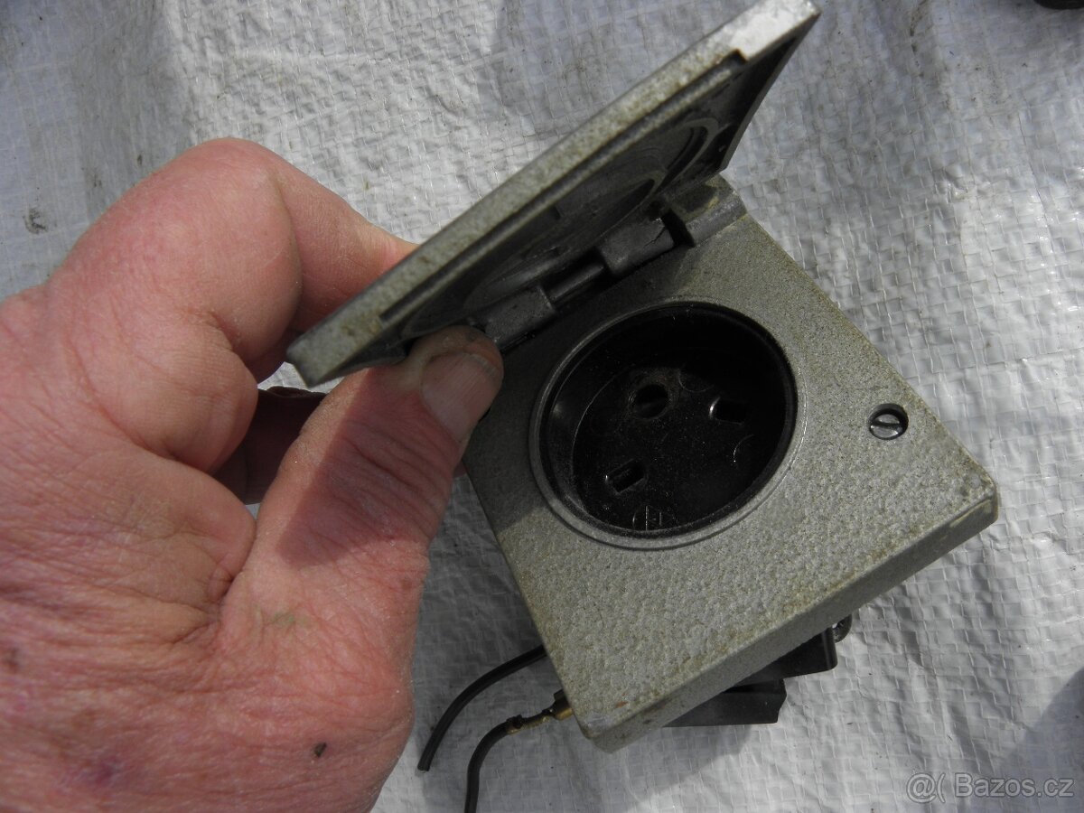 bakelitové součástky elektro - 2