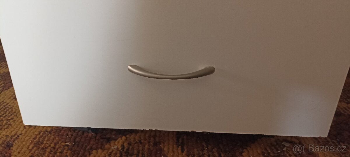 Malý stolek / přebalovací pult se šuplíky - 2