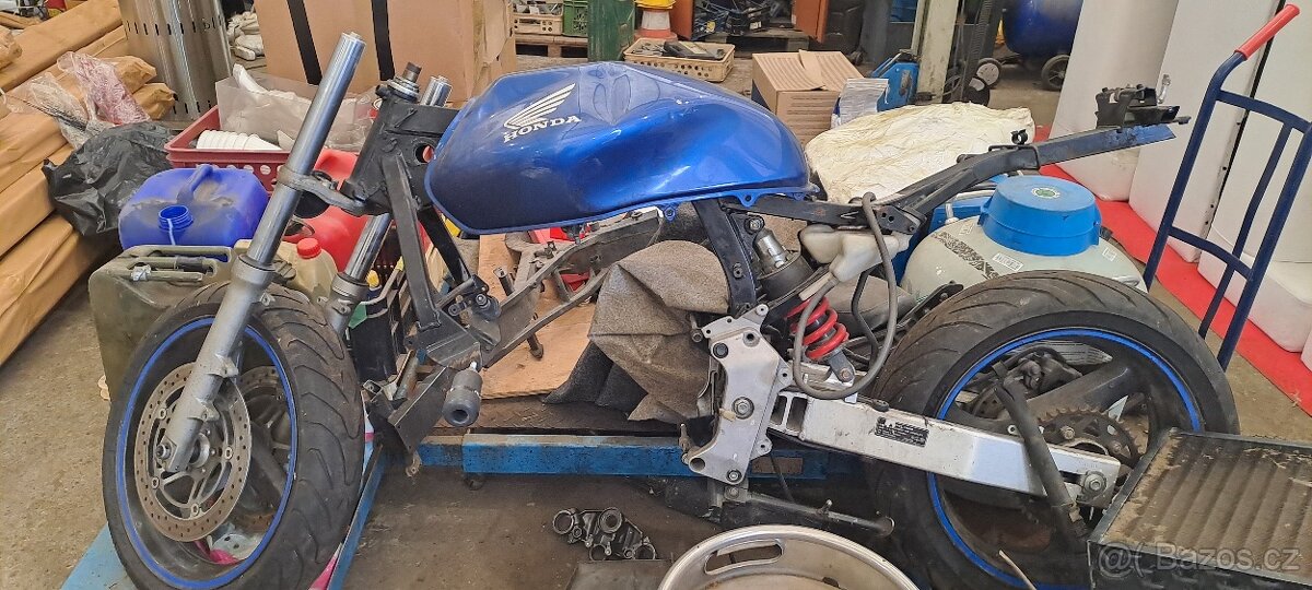 Honda hornet 600 - 2