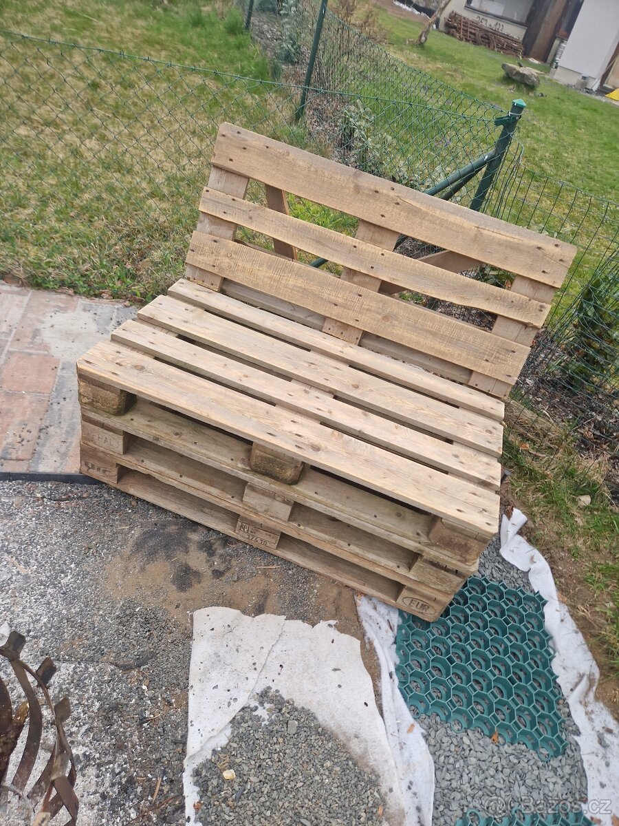 Lavička z palet - 2