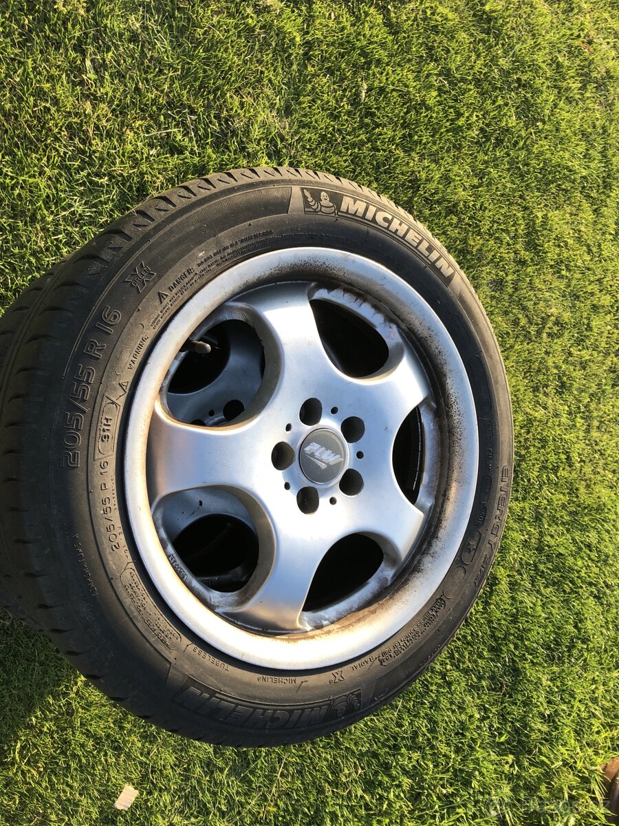 205/55R16 - 2
