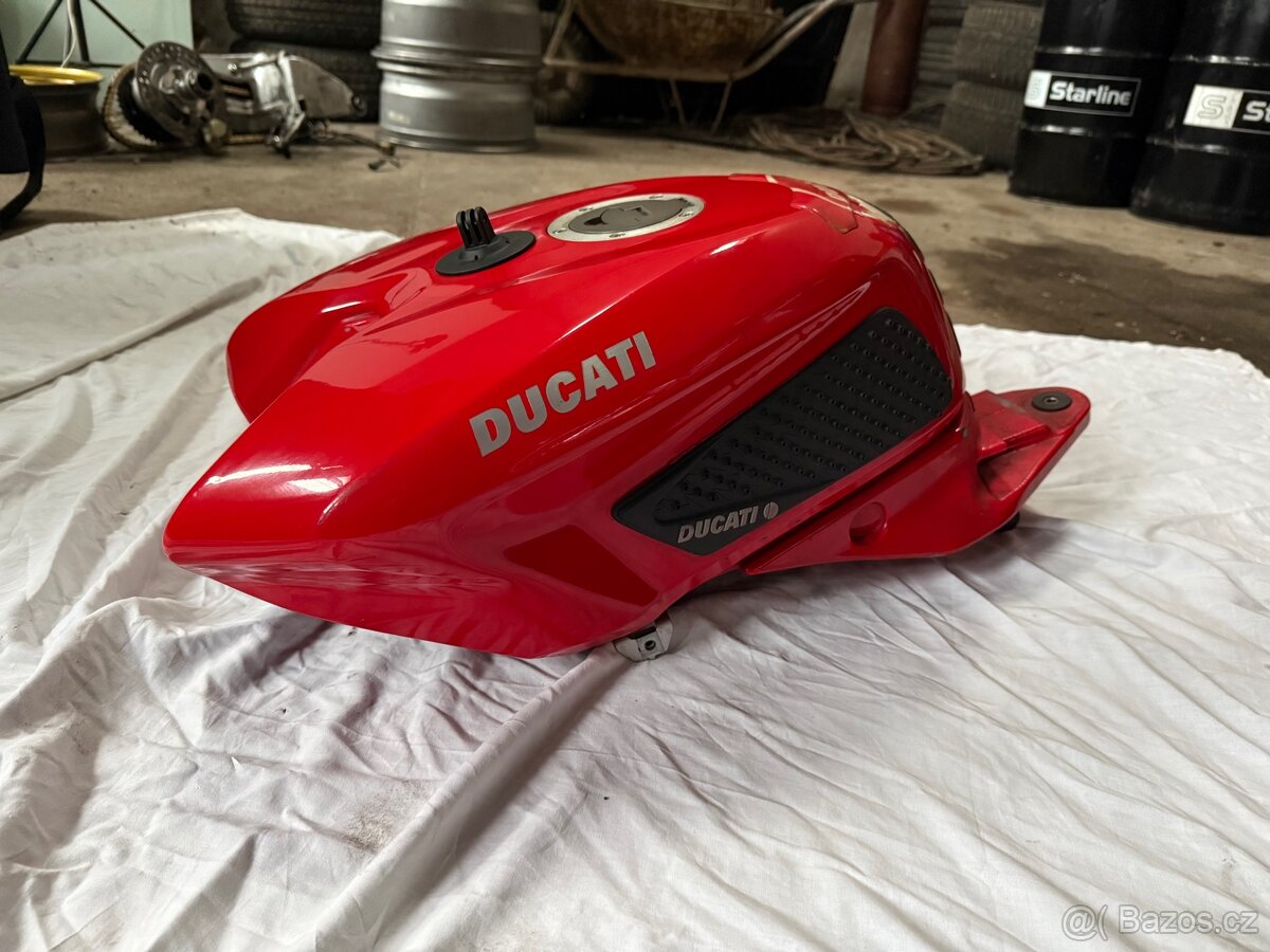 Nádrž Ducati 848,1098,1198 - 2