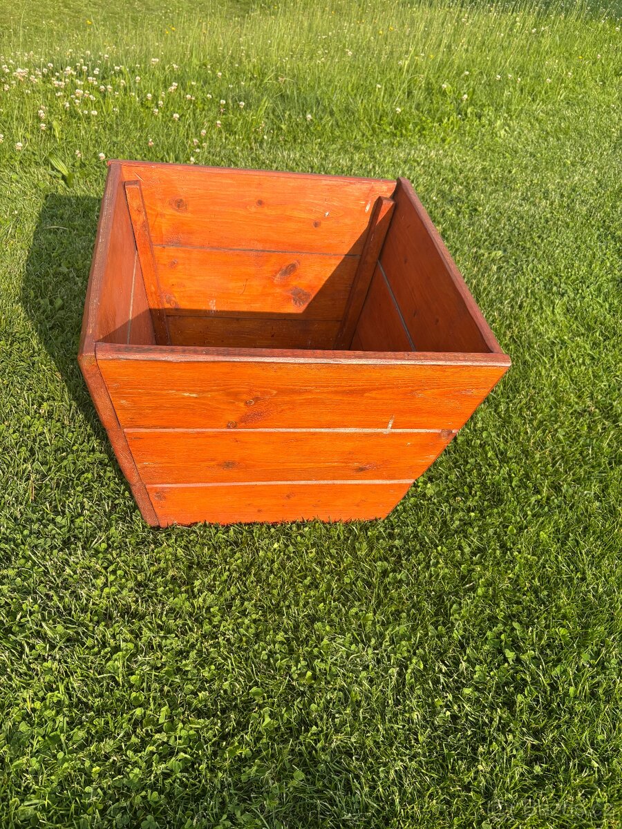 Dřevěné masivní truhlíky - 2