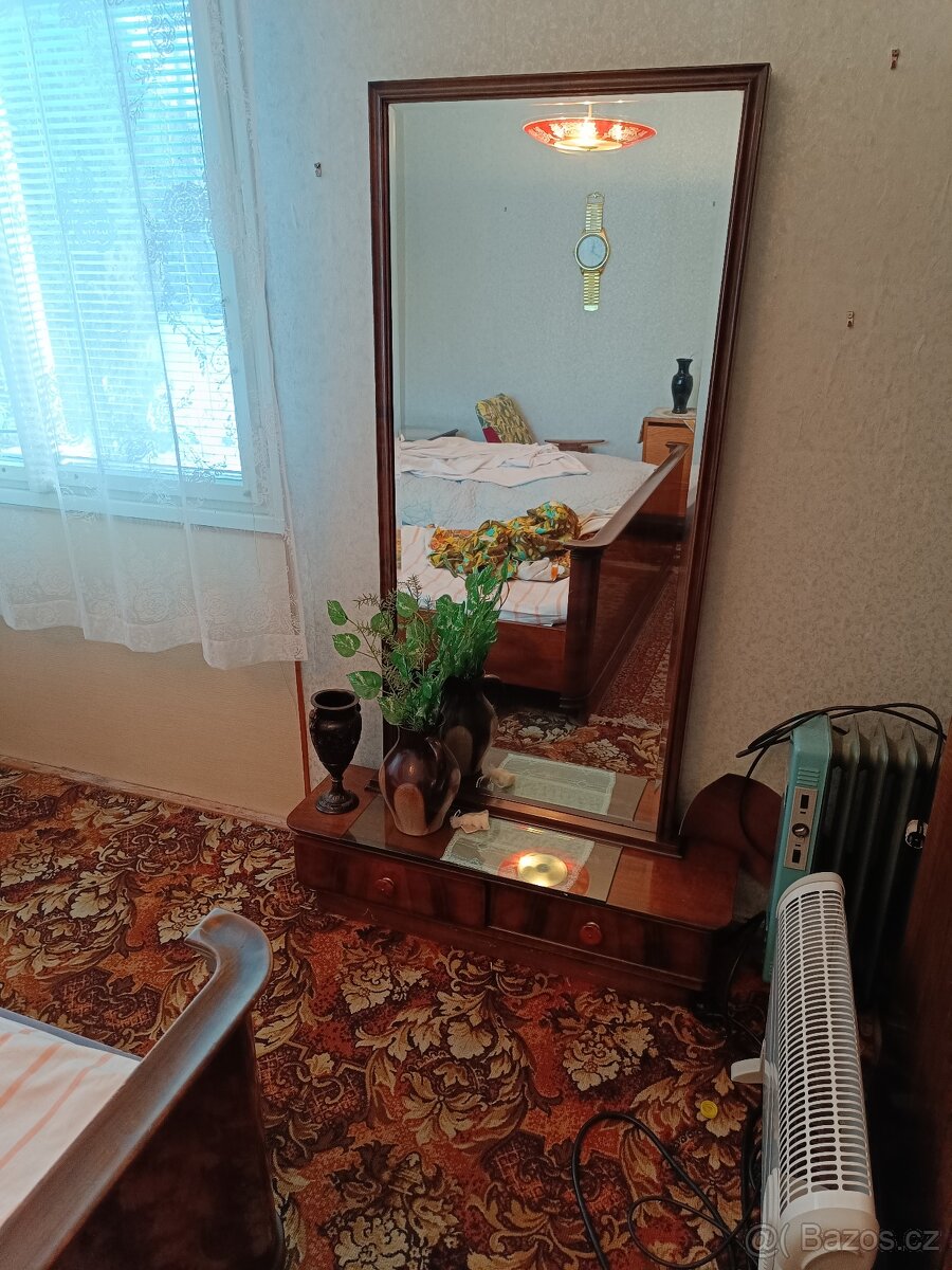 Zachovalá retro ložnice - 2