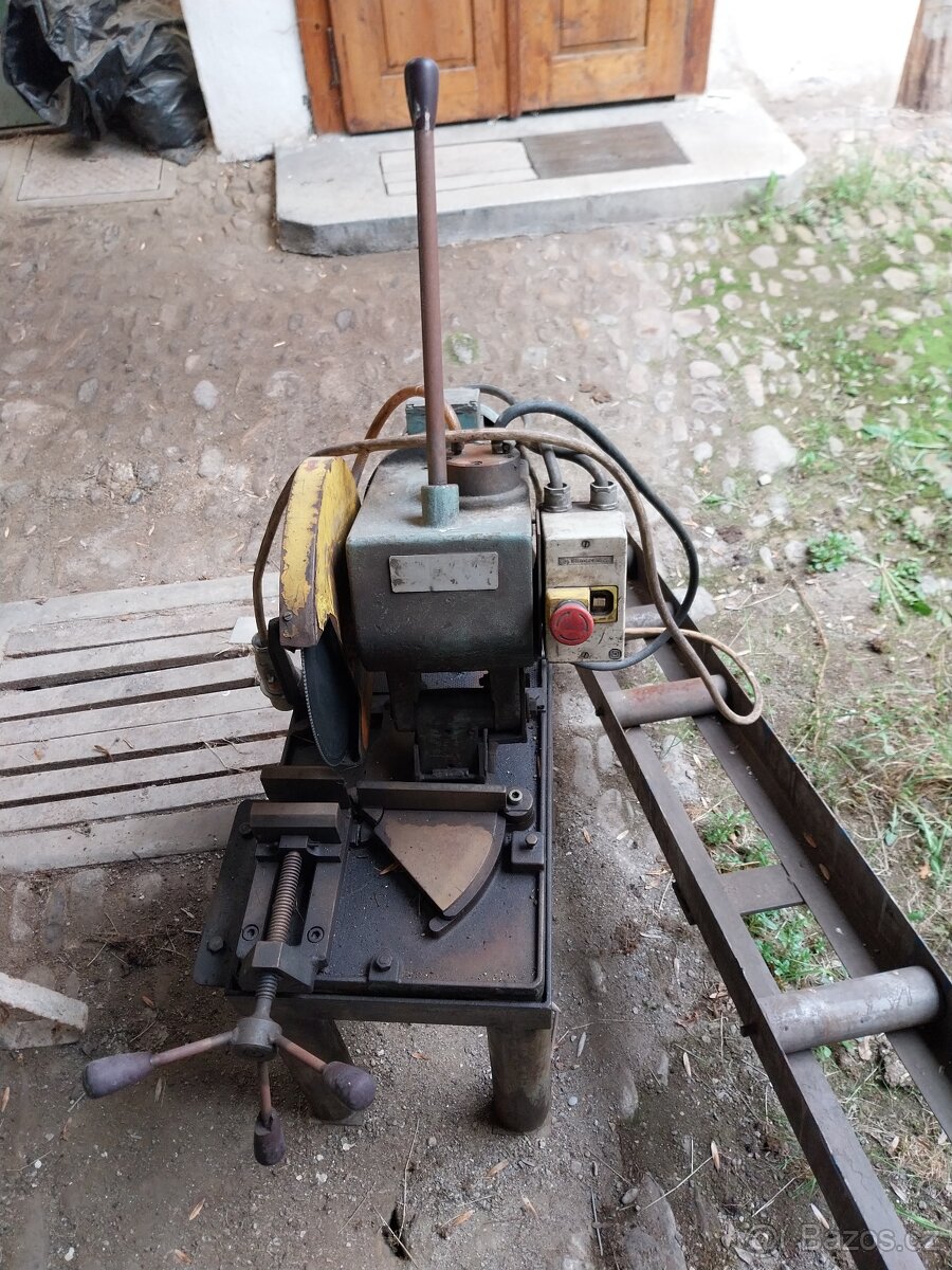 Strojní pila s transporterem - 2