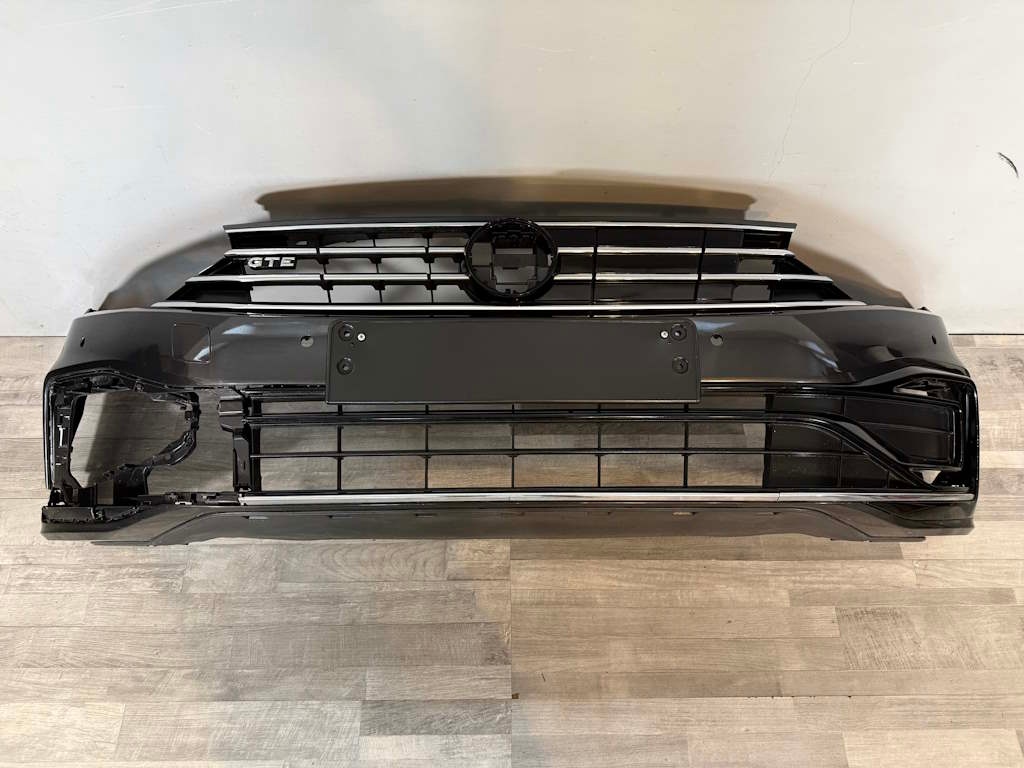 VW PASSAT B8 FACELIFT nárazník GTE 6xPDC LB7R 3G0807221G - 2