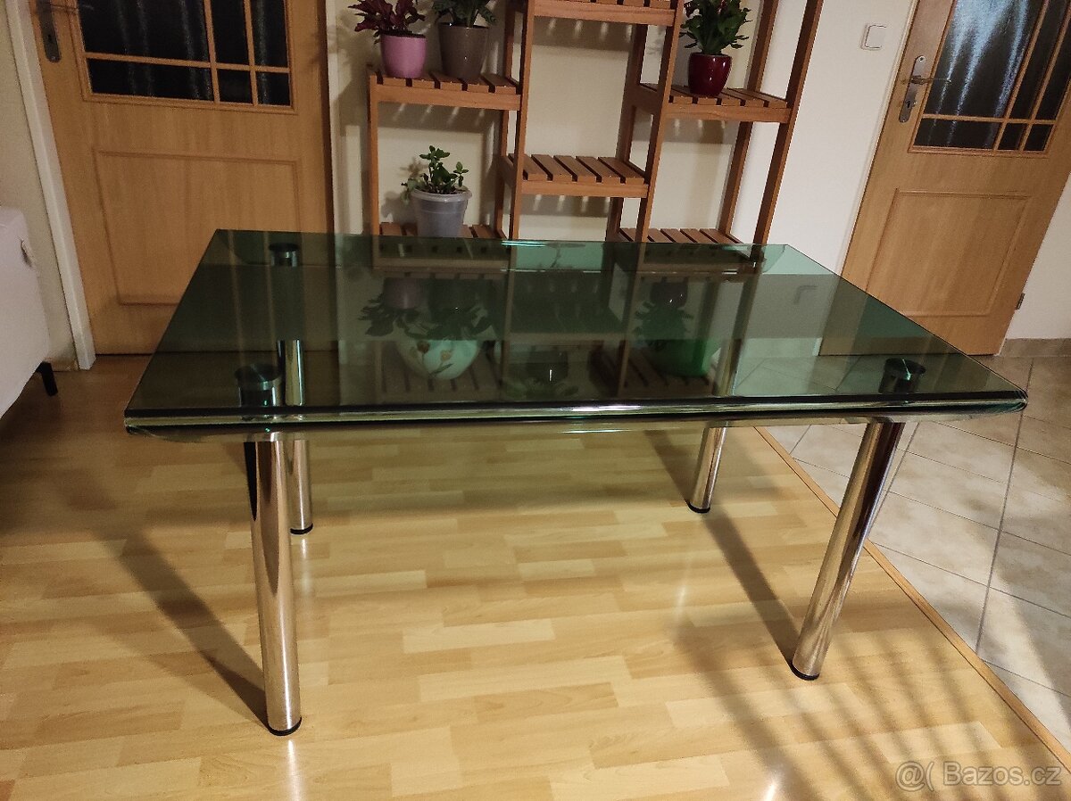 Krásný skleněný jídelní stůl - 2