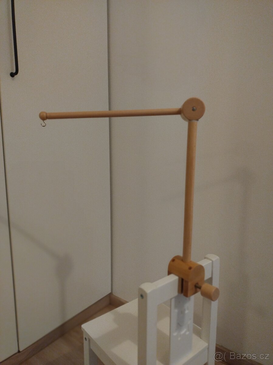 Držák nad postýlku - 2