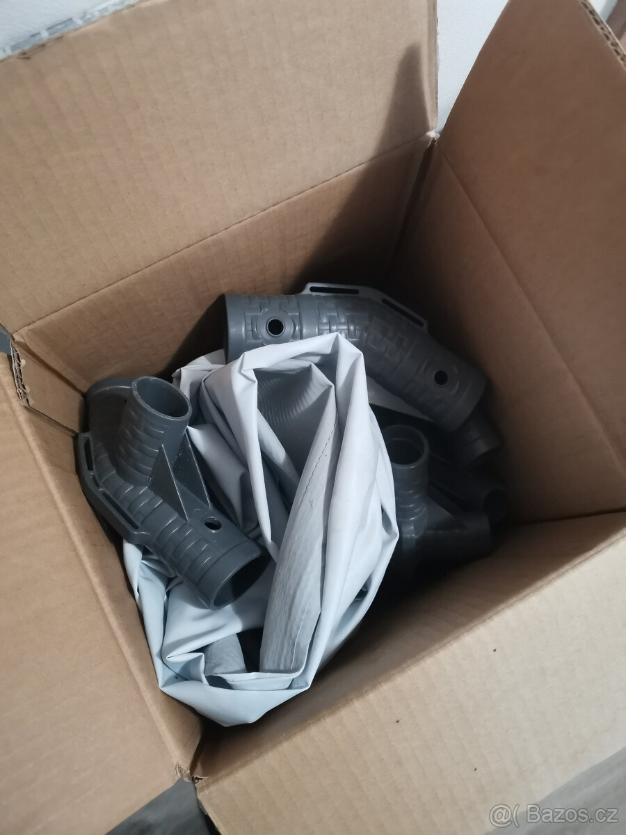 Poškozený bazén - 2