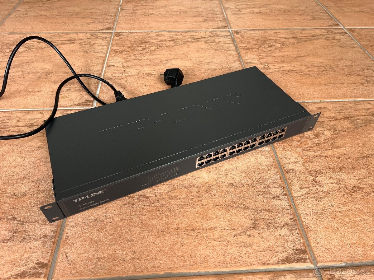 TP-Link TL-SG1024 – 24× Gigabit RJ45, rackový switch - 2