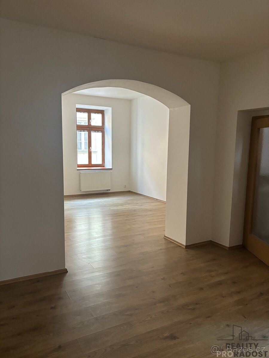 PRONÁJEM BYTU 2+KK 79 m2, 1. PATRO, CIHLOVÝ, CENTRUM MĚSTA, - 2