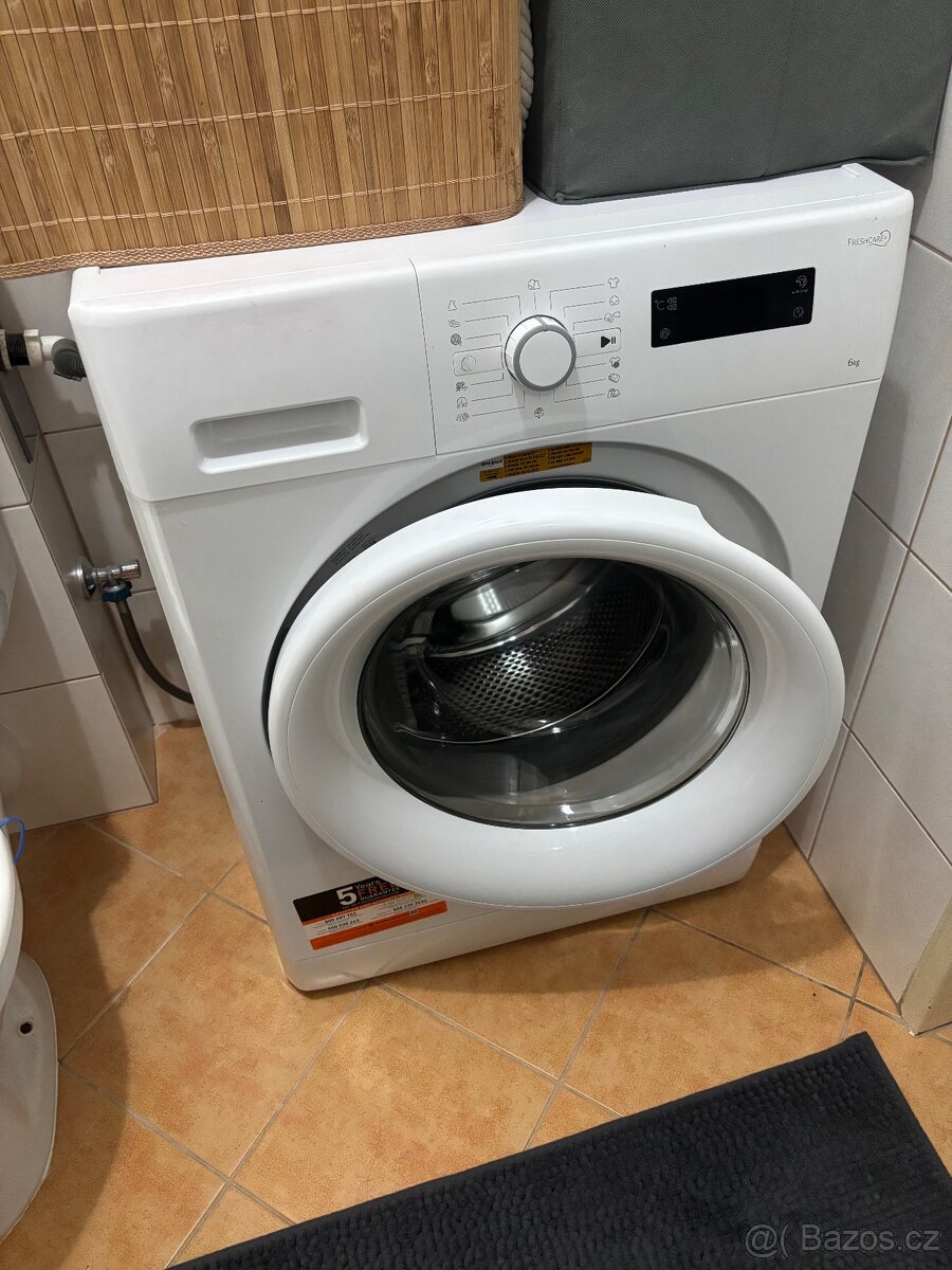 Whirlpool FWSF61053W FreshCare 6 kg – plně - 2