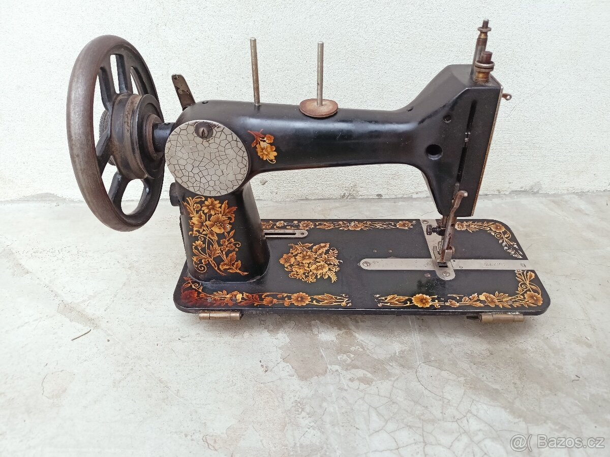 Starožitný šicí stroj - 2