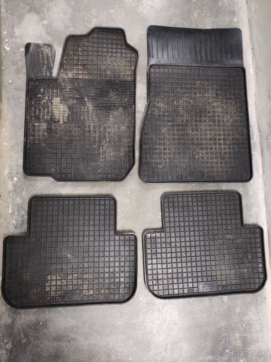 Gumové koberce a vana do kufru - 2