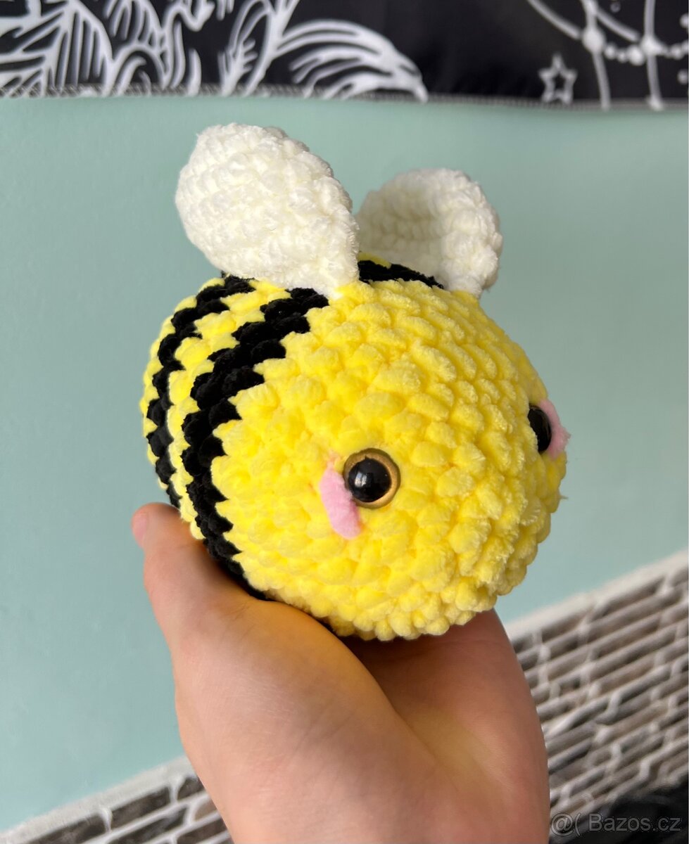 Háčkovaná včelička 🐝 - 2